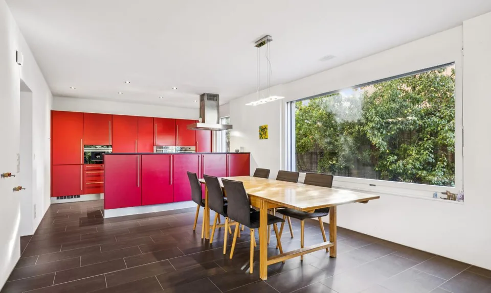 Maison de famille élégante avec jardin et terrasse en attique – photo 5 sur 11