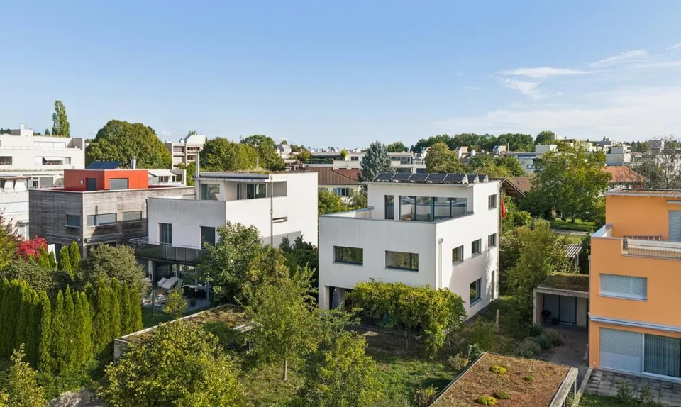Maison de famille élégante avec jardin et terrasse en attique – photo 2 sur 11