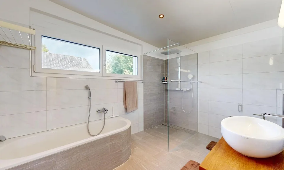 Modernes 5.5-Zimmer-Einfamilienhaus mit fantastischer Aussicht – Foto 10 von 11