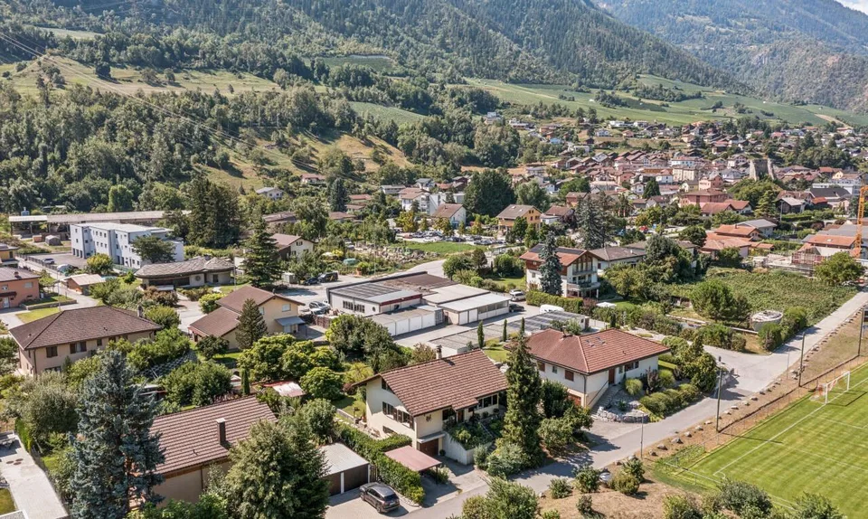 Magnificent property offering a vast plot in Chalais – photo 2 of 11