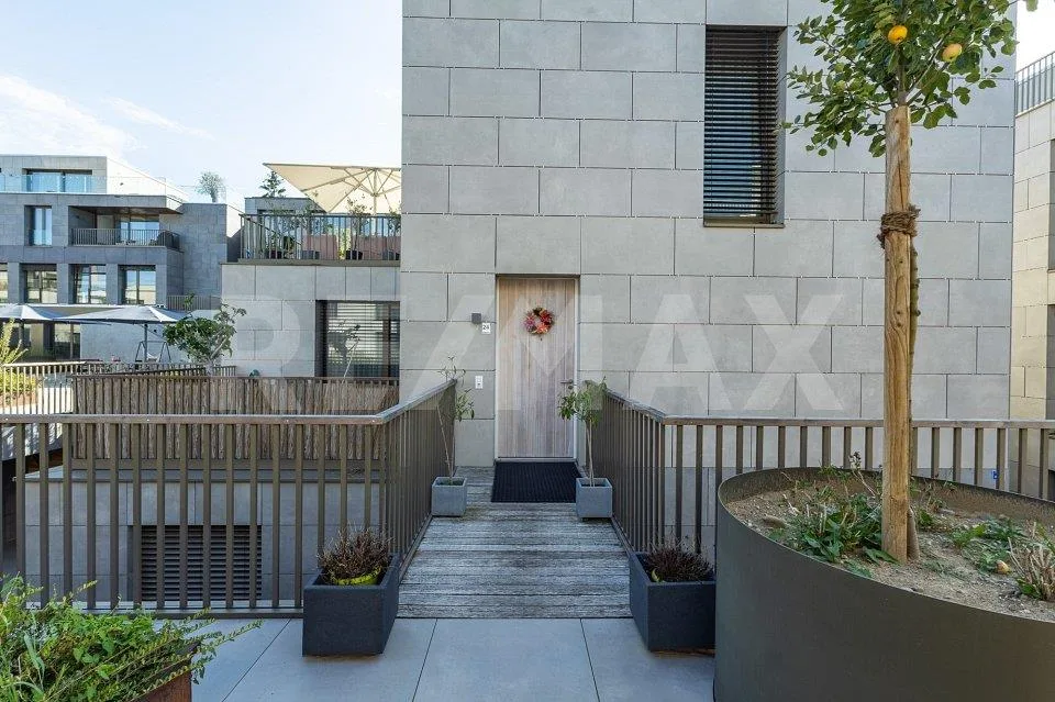 Urban Living neu definiert: Stylische Maisonette mit Wow-Architektur – Foto 2 von 11