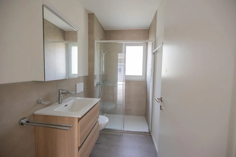 Neue und moderne 4,5-Zimmer-Wohnung in einer attraktiven Lage in Go... – photo 10 sur 20