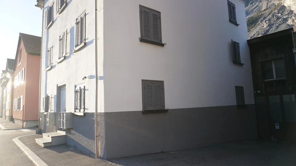 Felsberg - Mehrfamilienhaus mit 5 Wohnungen und Werkstatt/Lage – photo 2 of 4