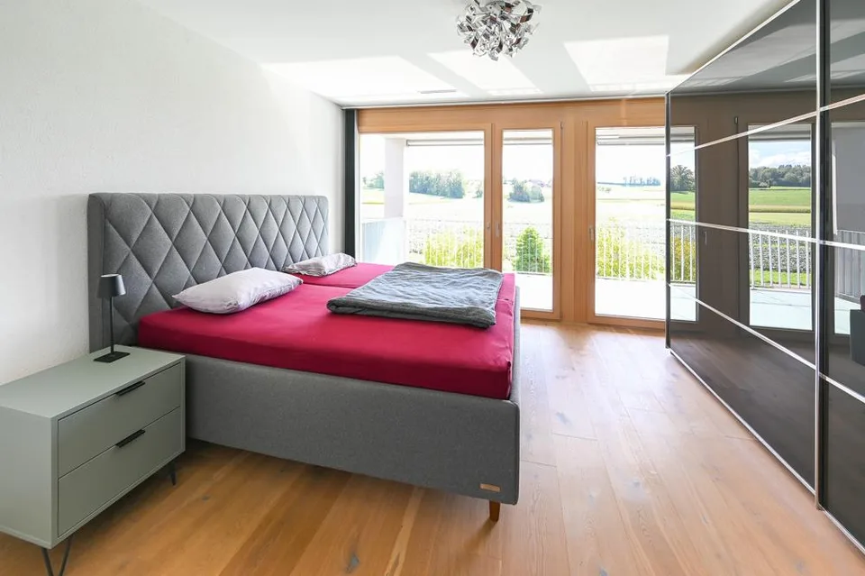 Maison moderne avec oasis de jardin et vue sur le vert – photo 5 sur 7