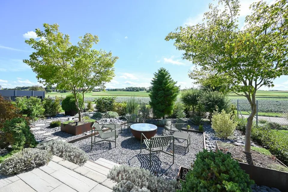 Maison moderne avec oasis de jardin et vue sur le vert – photo 6 sur 7