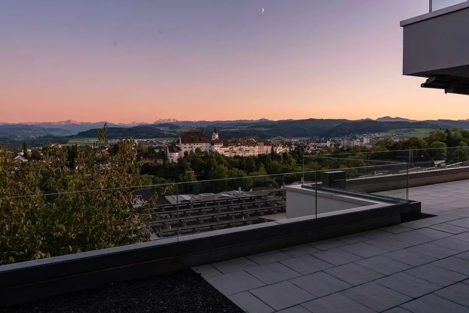 Exklusive 5.5-Zimmer-Terrassenwohnung mit 121 m² Südterrasse am Hof... – photo 10 sur 10