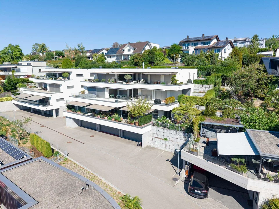Exklusive 5.5-Zimmer-Terrassenwohnung mit 121 m² Südterrasse am Hof... – photo 3 sur 10