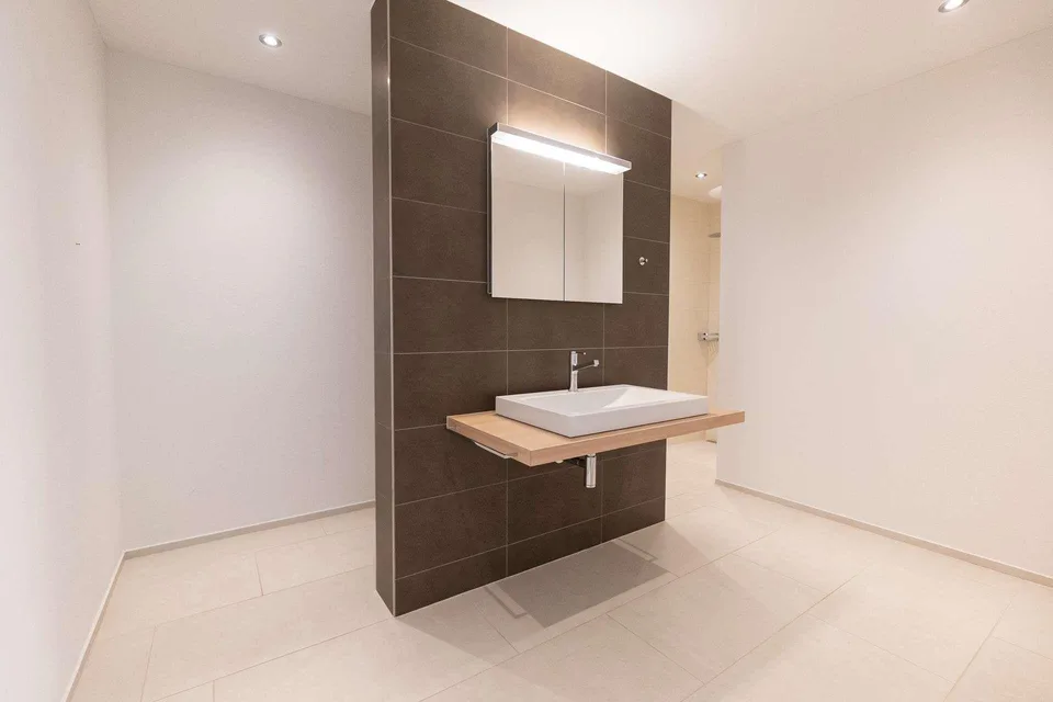 Exklusive 5.5-Zimmer-Terrassenwohnung mit 121 m² Südterrasse am Hof... – photo 6 sur 10