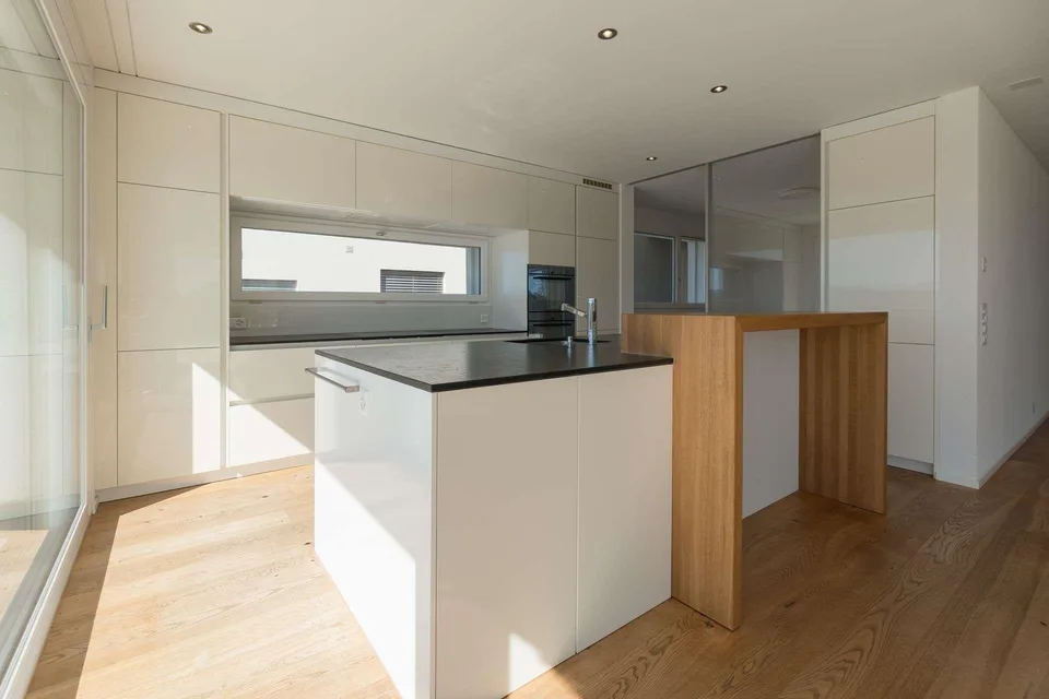 Exklusive 5.5-Zimmer-Terrassenwohnung mit 121 m² Südterrasse am Hof... – photo 5 sur 10