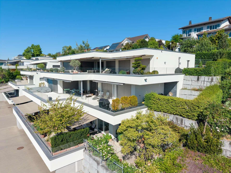 Exklusive 5.5-Zimmer-Terrassenwohnung mit 121 m² Südterrasse am Hof... – photo 4 sur 10