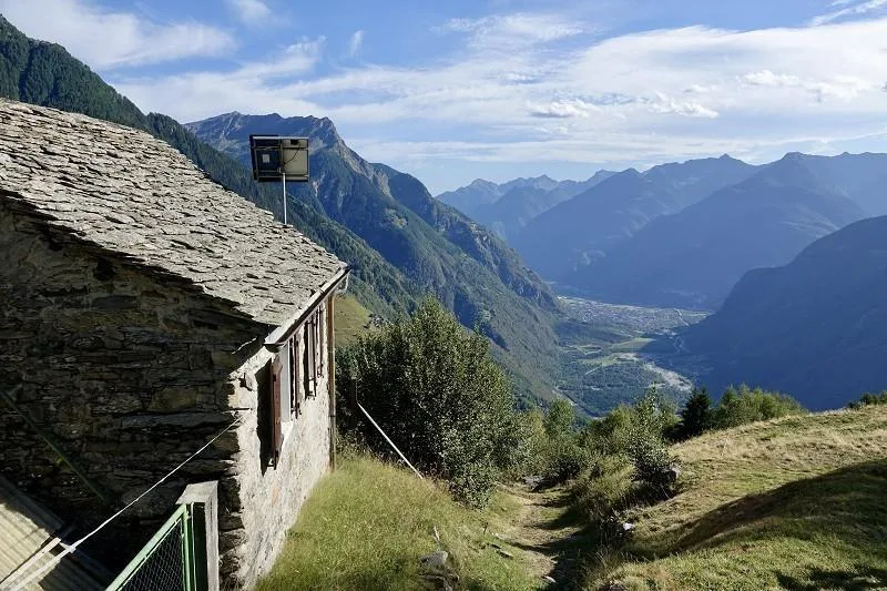 idyllisches 3 1/2-Zimmer-Bergrustico mit Umschwung und Panorama-Aus... – photo 21 sur 30