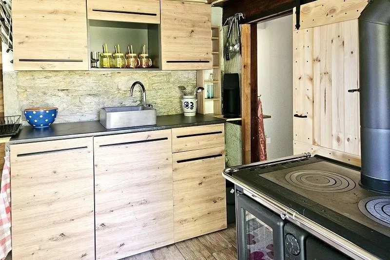 idyllisches 3 1/2-Zimmer-Bergrustico mit Umschwung und Panorama-Aus... – photo 9 sur 30