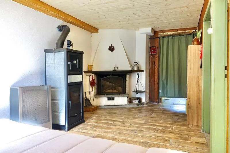idyllisches 3 1/2-Zimmer-Bergrustico mit Umschwung und Panorama-Aus... – photo 3 sur 30