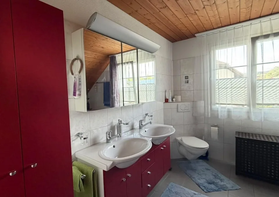 charmantes Einfamilienhaus mit viel Umschwung – Foto 8 von 12