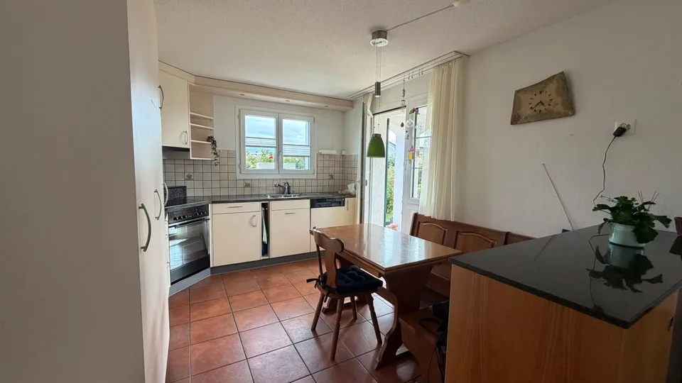 charmantes Einfamilienhaus mit viel Umschwung – Foto 2 von 12