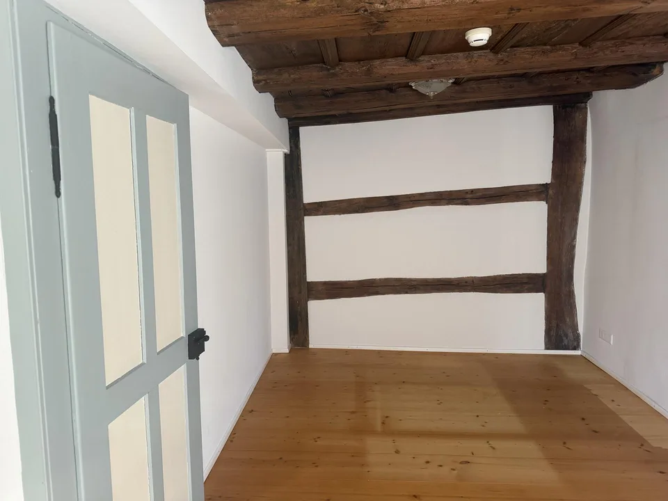moderne und wunderschöne Wohnung mit antikem Flair – Foto 19 von 20