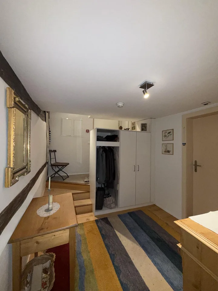 moderne und wunderschöne Wohnung mit antikem Flair – Foto 9 von 20