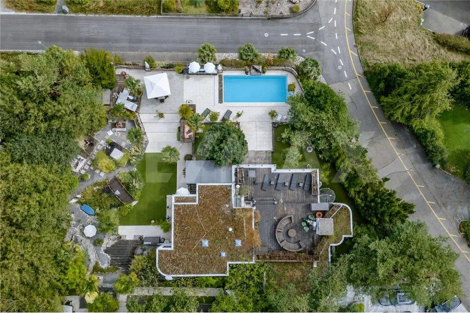 Privatsphäre, Weitblick und Feriengefühl – grosszügiges 5½-Zimmer-Haus – foto 2 di 13