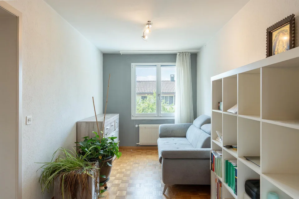 Reiheneckhaus mit Pool in ruhigem Quartier – Foto 13 von 15