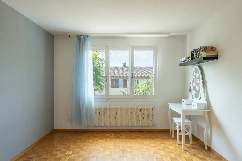 Reiheneckhaus mit Pool in ruhigem Quartier – Foto 11 von 15