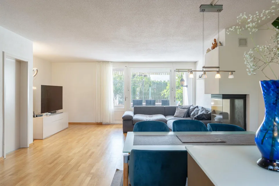 Reiheneckhaus mit Pool in ruhigem Quartier – Foto 5 von 15