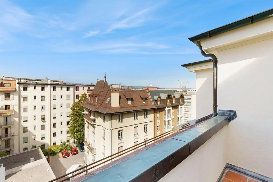 Logement rénové, traversant et occupant tout le dernier étage – photo 6 sur 9