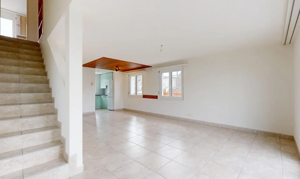Zentrale 5-Zimmer-Maisonettewohnung in Bonstetten – Foto 2 von 11