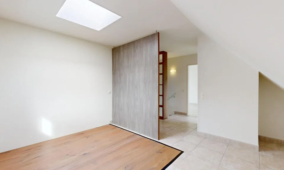 Zentrale 5-Zimmer-Maisonettewohnung in Bonstetten – Foto 9 von 11