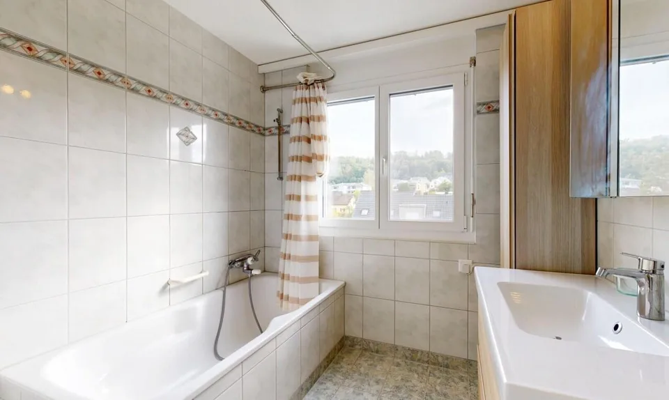 Zentrale 5-Zimmer-Maisonettewohnung in Bonstetten – Foto 5 von 11