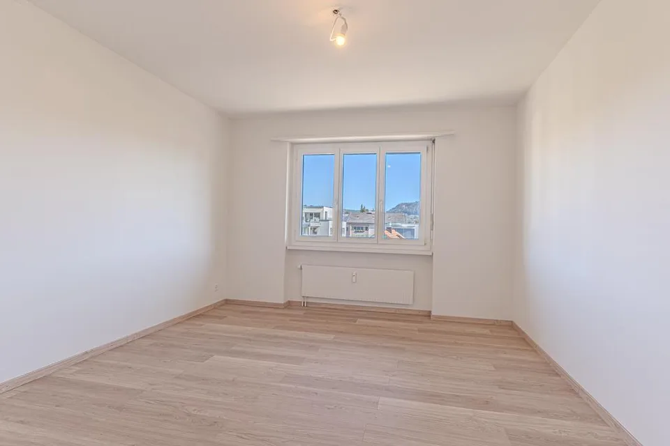 Sanierte 3.5-Maisonette-Wohnung über 120m2 mit Cheminée zu vermieten – Foto 12 von 12