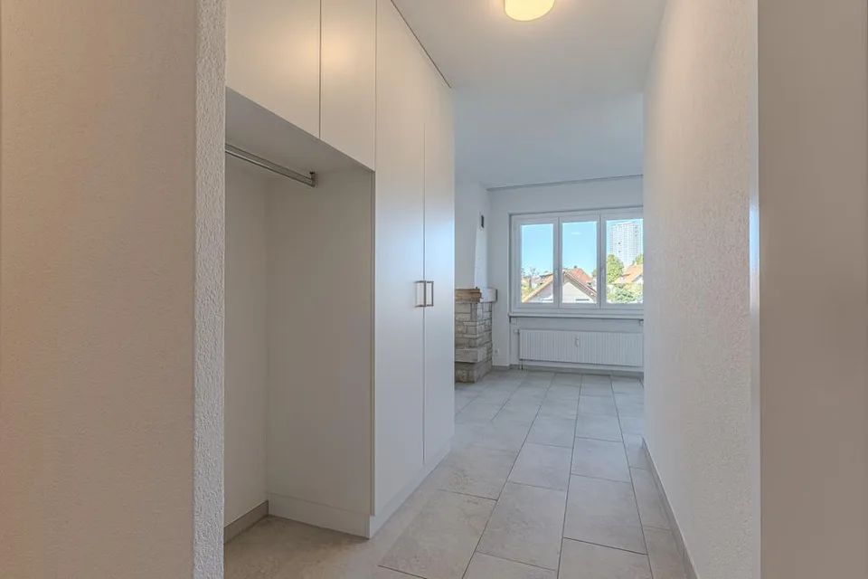 Sanierte 3.5-Maisonette-Wohnung über 120m2 mit Cheminée zu vermieten – Foto 5 von 12