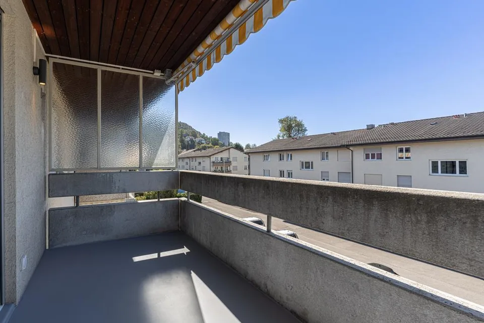 Sanierte 3.5-Maisonette-Wohnung über 120m2 mit Cheminée zu vermieten – Foto 11 von 12