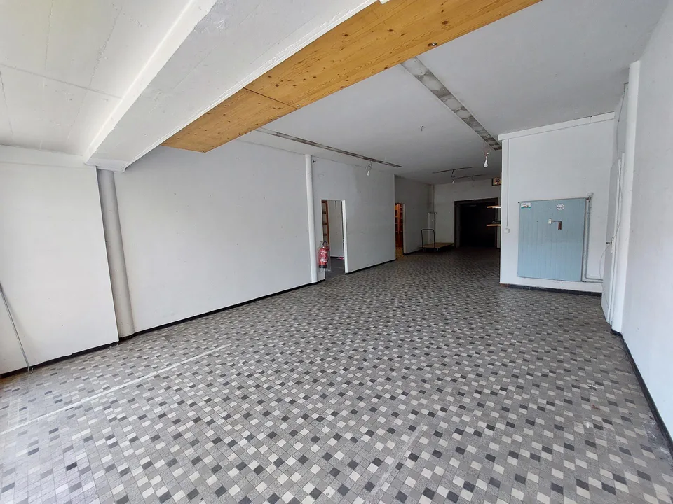 Attraktive Gewerbefläche mit grosser Schaufensterfront – vielseitig nu – foto 5 di 9