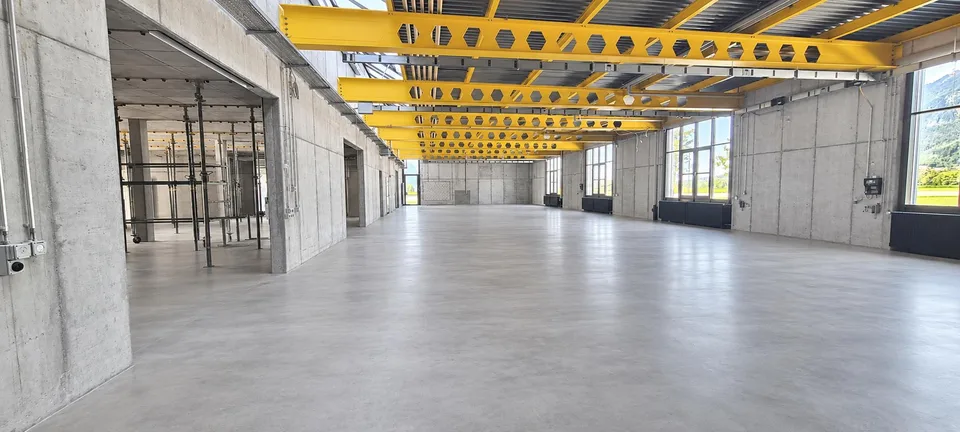 230m² ebenerdige Gewerbe- und Lagerfläche mit Rolltor in Sevelen – Foto 5 von 8