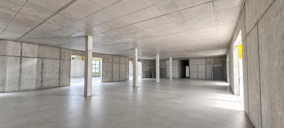 230m² ebenerdige Gewerbe- und Lagerfläche mit Rolltor in Sevelen – Foto 2 von 8