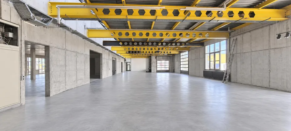 230m² ebenerdige Gewerbe- und Lagerfläche mit Rolltor in Sevelen – Foto 6 von 8