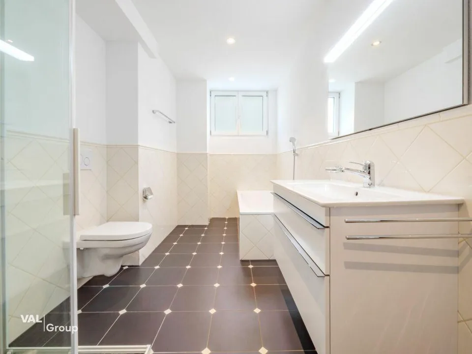 Charmante, renovierte 4.5-Zimmer-Altbauwohnung mit schönem Garten – photo 8 of 16