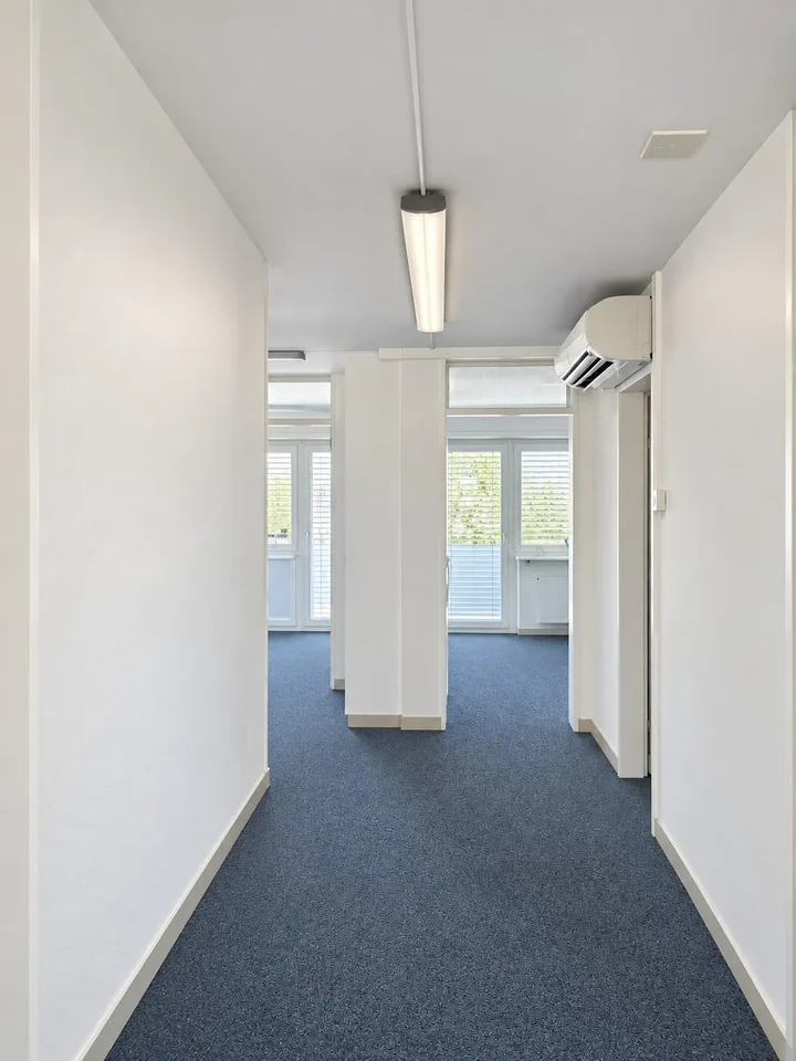 Grosszügige Gewerbefläche mit Büro, befahrbarer Werkstatt und Parkp... – foto 10 di 30