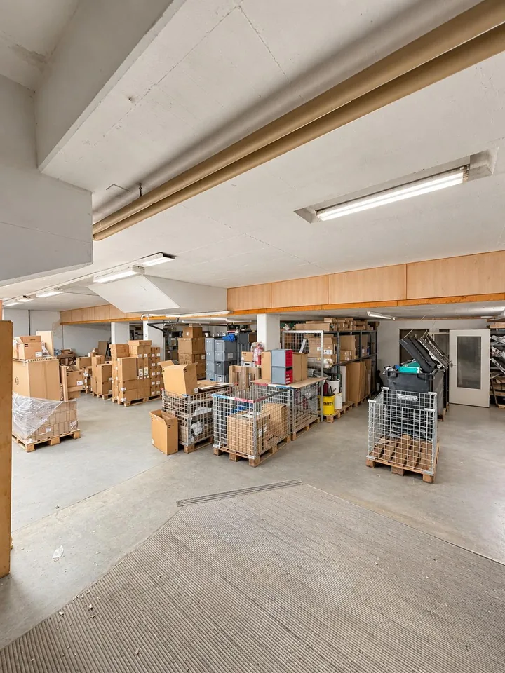 Grosszügige Gewerbefläche mit Büro, befahrbarer Werkstatt und Parkp... – foto 6 di 30