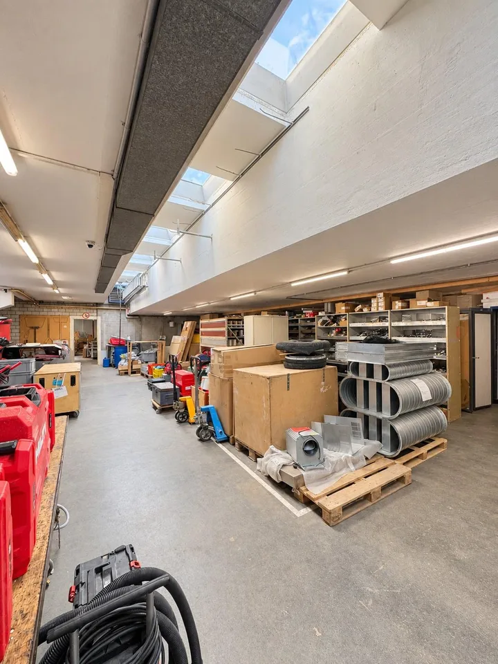 Grosszügige Gewerbefläche mit Büro, befahrbarer Werkstatt und Parkp... – foto 5 di 30