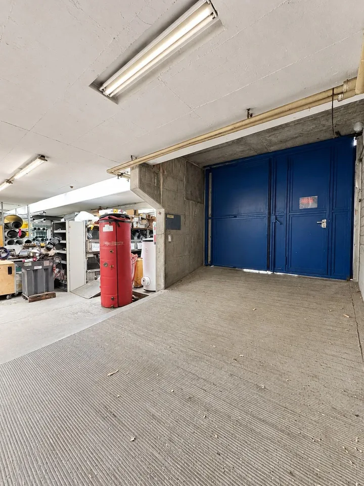 Grosszügige Gewerbefläche mit Büro, befahrbarer Werkstatt und Parkp... – foto 4 di 30