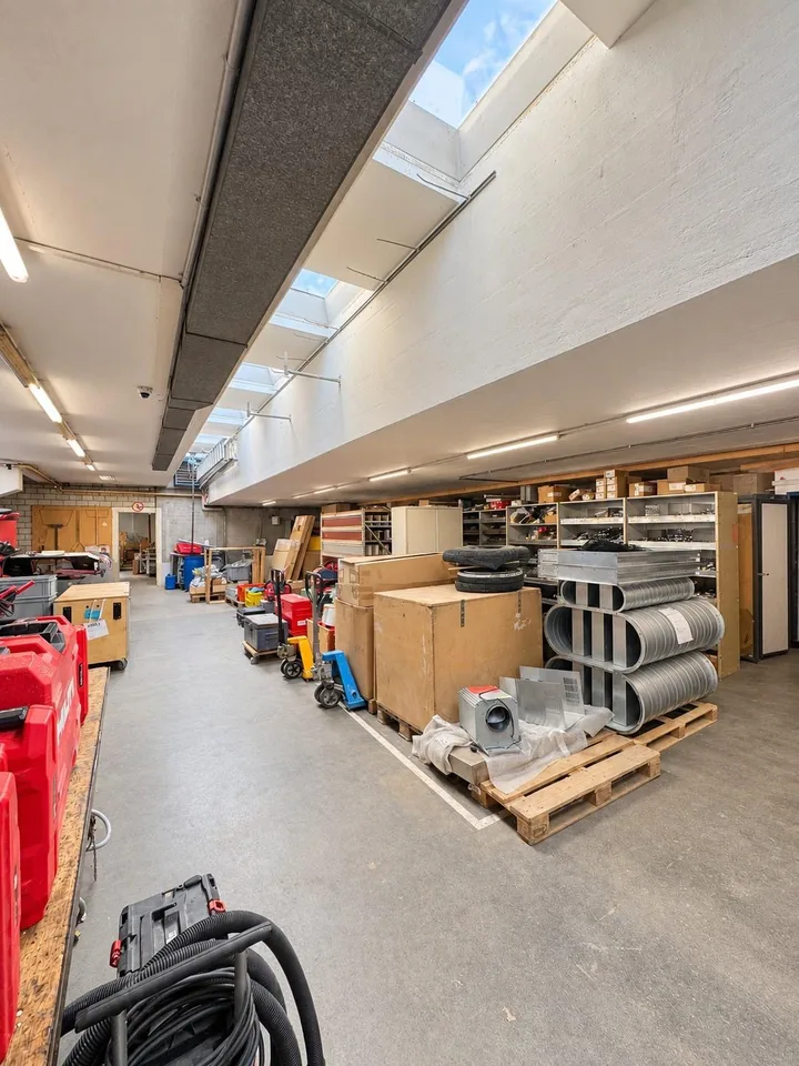 Grosszügige Gewerbefläche mit Büro, befahrbarer Werkstatt und Parkp... – foto 4 di 30