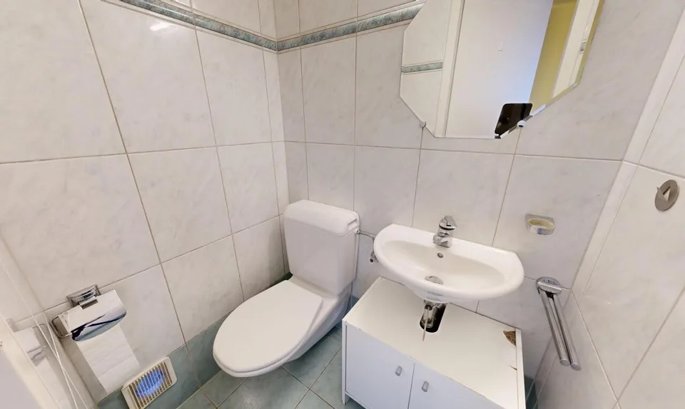 Appartamento di 5 stanze in posizione tranquilla con balcone e posto auto in garage – foto 10 di 11
