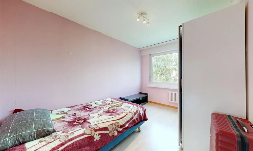 Appartamento di 5 stanze in posizione tranquilla con balcone e posto auto in garage – foto 7 di 11