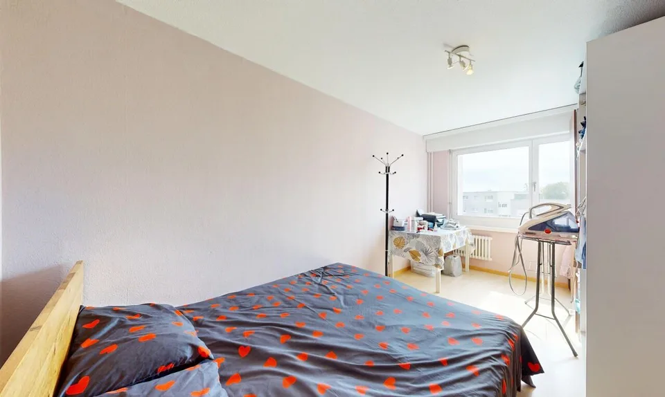 Appartamento di 5 stanze in posizione tranquilla con balcone e posto auto in garage – foto 8 di 11