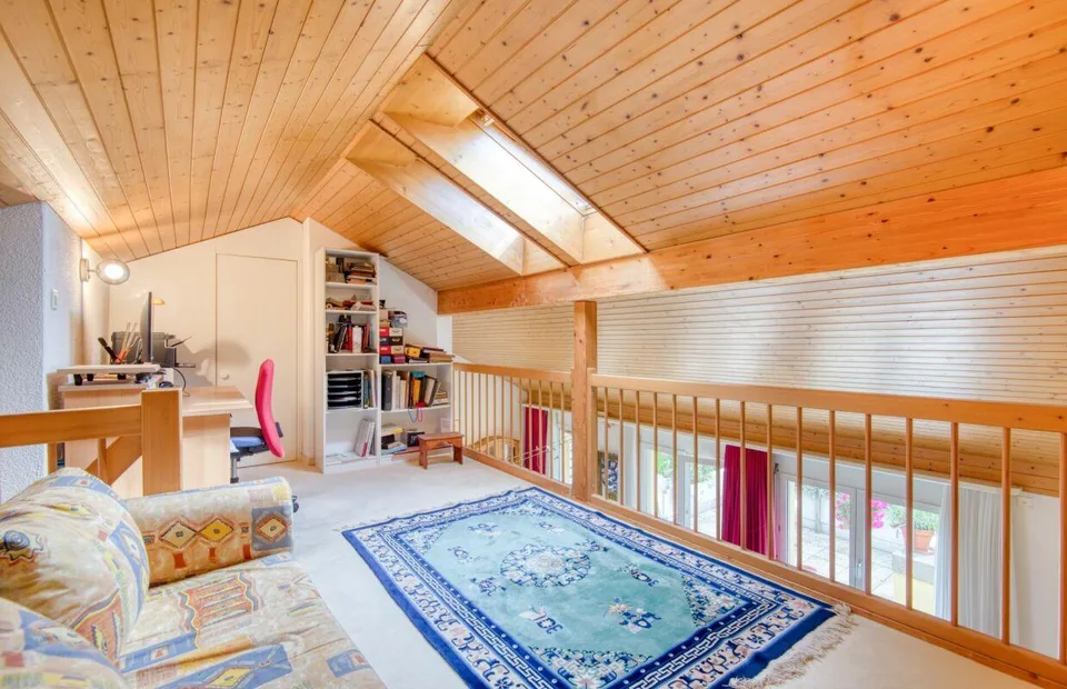 Appartement 2½ pièces tout en haut - galerie, cheminée et deux terrasses – photo 6 sur 9