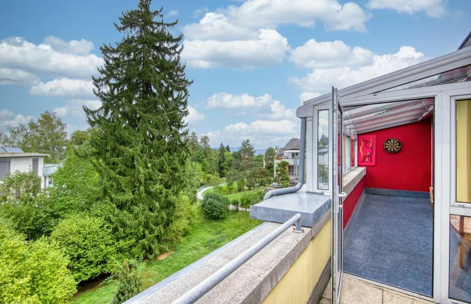 Appartement 2½ pièces tout en haut - galerie, cheminée et deux terrasses – photo 8 sur 9