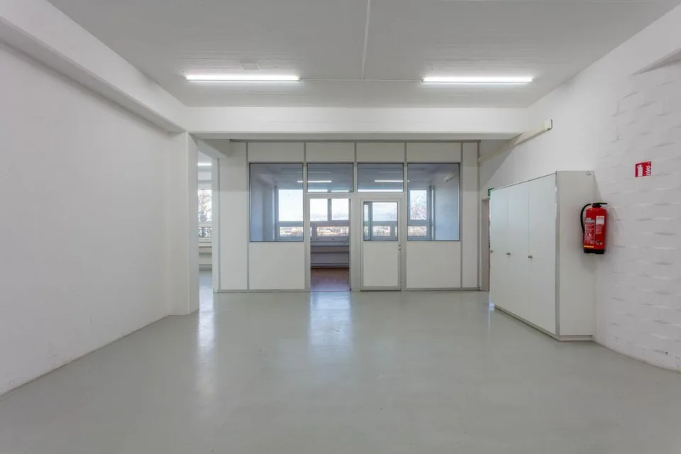 Stolze Gewerbeliegenschaft in Dällikon – Foto 7 von 10