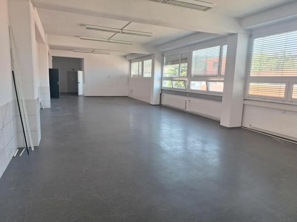 Stolze Gewerbeliegenschaft in Dällikon – Foto 8 von 10