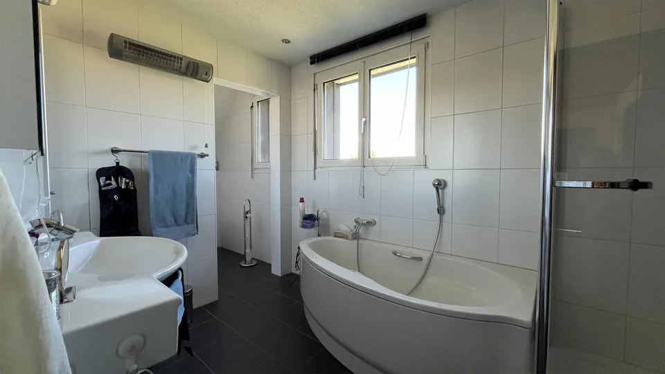 6.5-Zimmer Einfamilienhaus, nahezu autark, mit grossem Grundstück – photo 16 sur 27